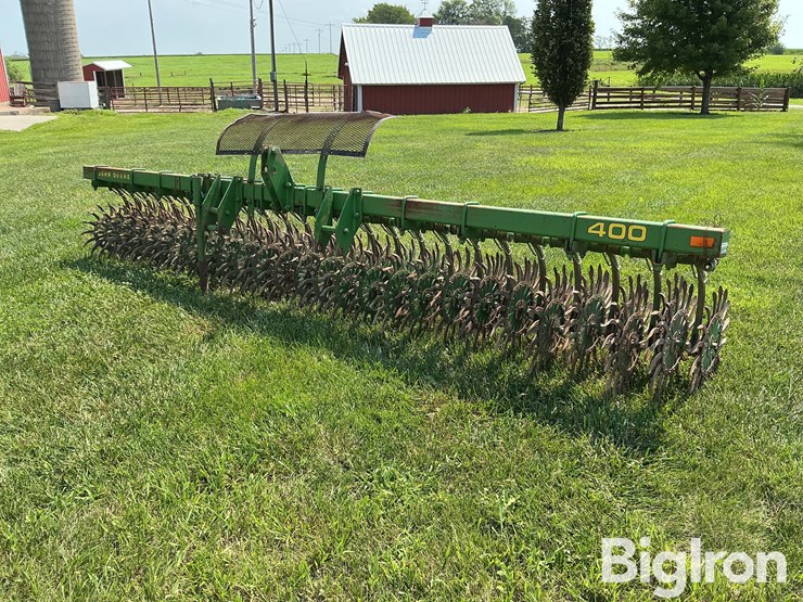 john-deere-400-image-1