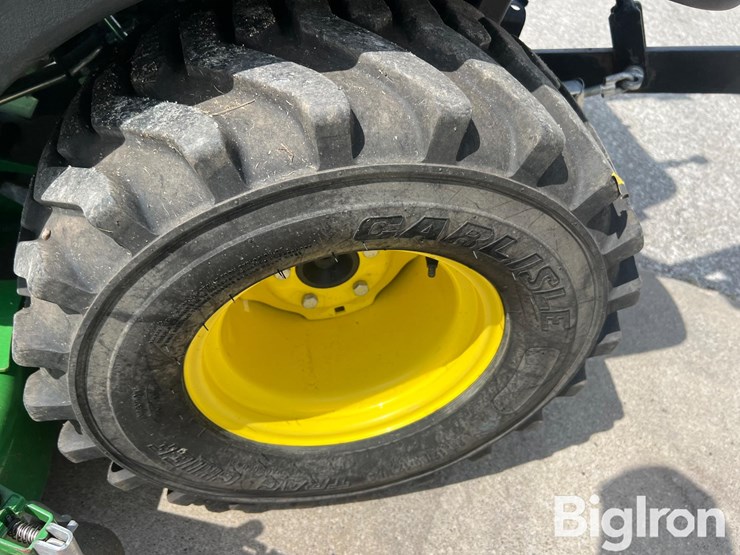 2016-john-deere-1025r-image-13