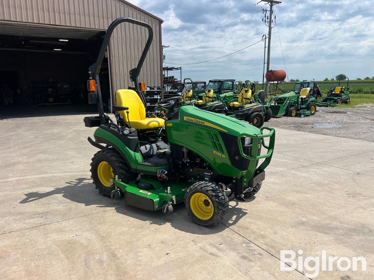 2018-john-deere-1025r-image-3