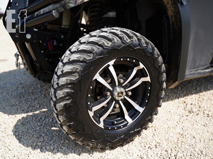 2017-john-deere-gator-image-11