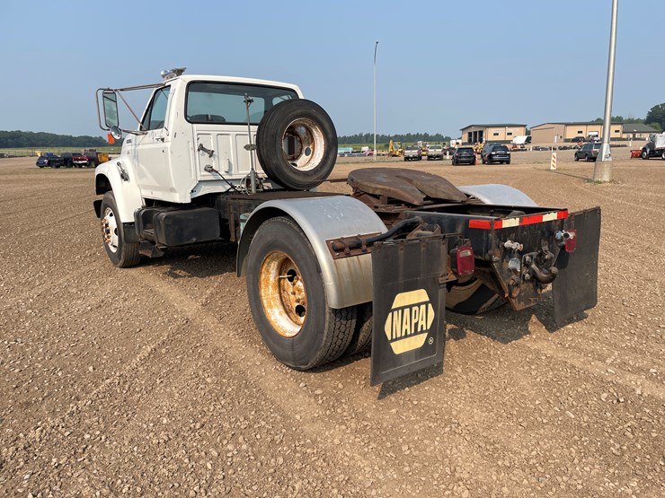 1995-ford-tractor-image-3