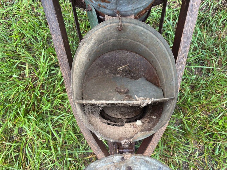 cole-horse-drawn-planter-image-13