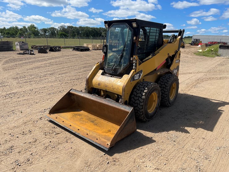 2014-caterpillar-242-image-1