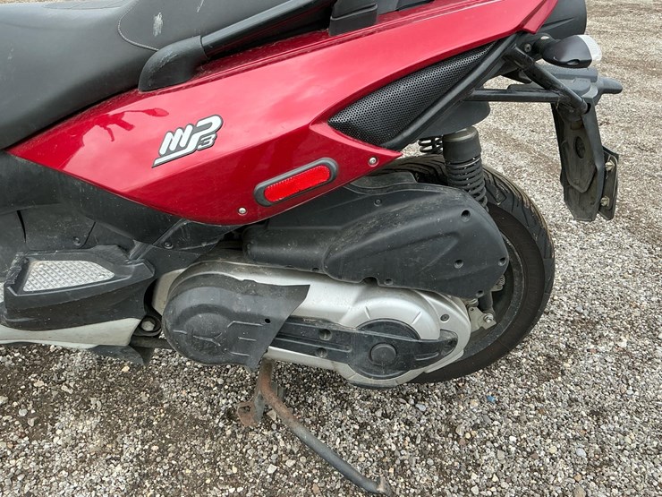 #2350-•-2009-piaggio-mp3-three-wheeled-scooter*-image-13