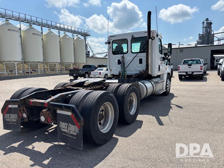 2013-freightliner-truck-(dr11874-unit-771)-image-14