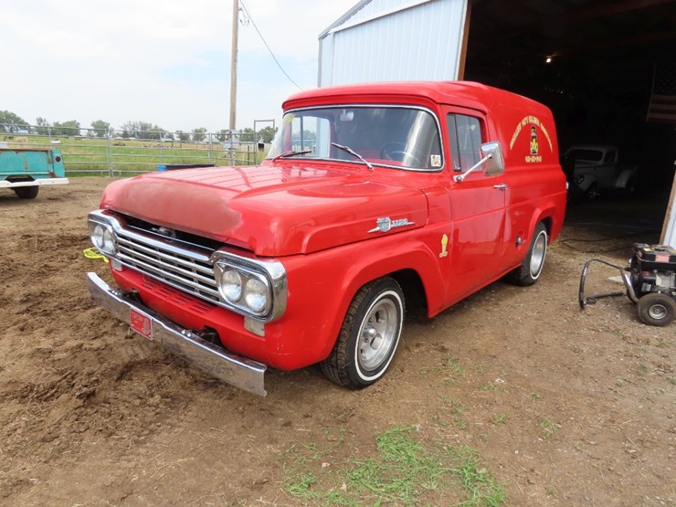 1957-ford-panel-truck-image-3