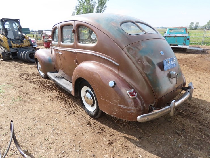 1940-ford-deluxe-survivor-4dr-sedan-image-29