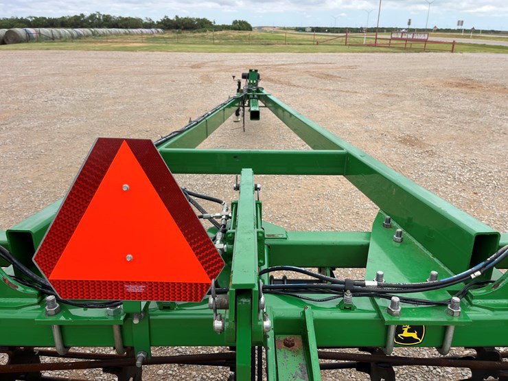 2016-john-deere-200-image-12