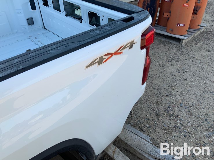 2020-chevrolet-8'-pickup-box-image-18