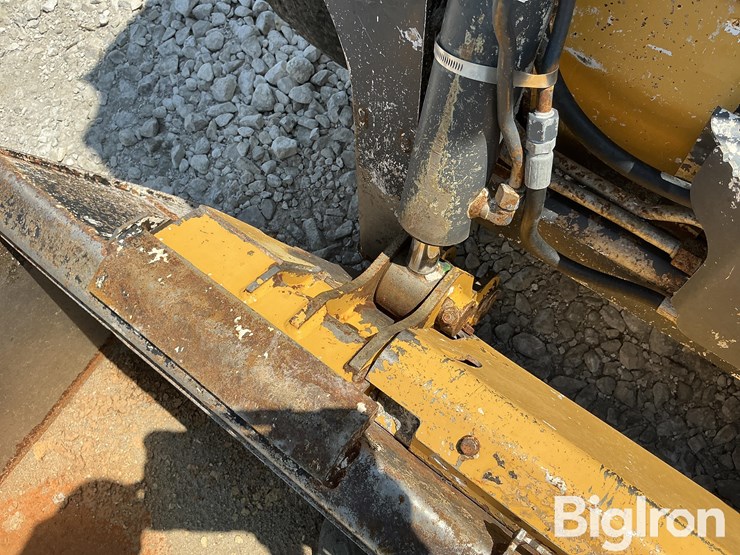 deere-318g-image-15