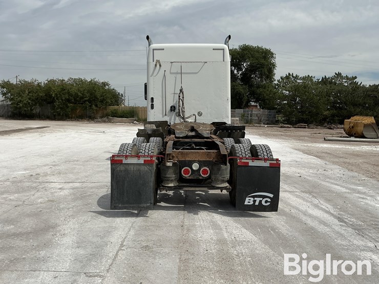2015-freightliner-coronado-132-image-6