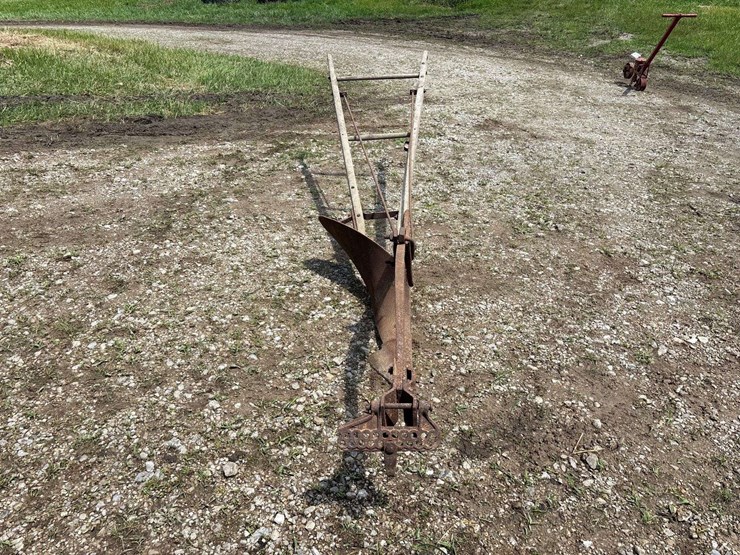 mccormick-deering-no.-415-7”-walking-plow-image-2