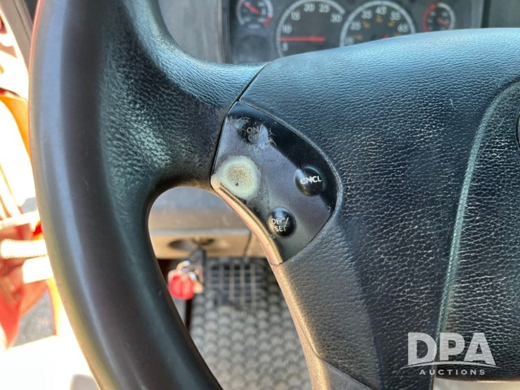 2013-freightliner-cascadia-day-cab-truck-(jn2570,-unit-4038)-image-66