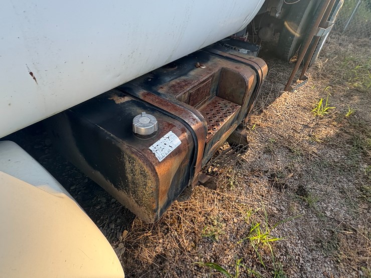 2000-ford-f750-image-26