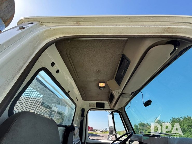 1999-ihc-8100-flatbed-truck-(gp11125,-unit-17355)-image-58