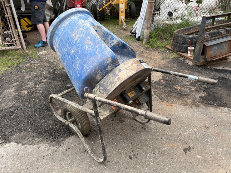 bon-electric-concrete-wheelbarrow-mixer-image-3