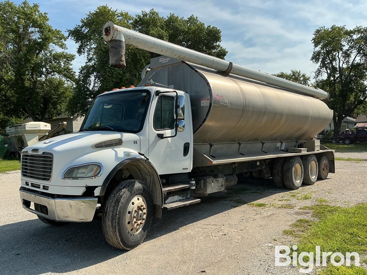 2006-freightliner-m106-t/a-bulk-feed-truck-image-1
