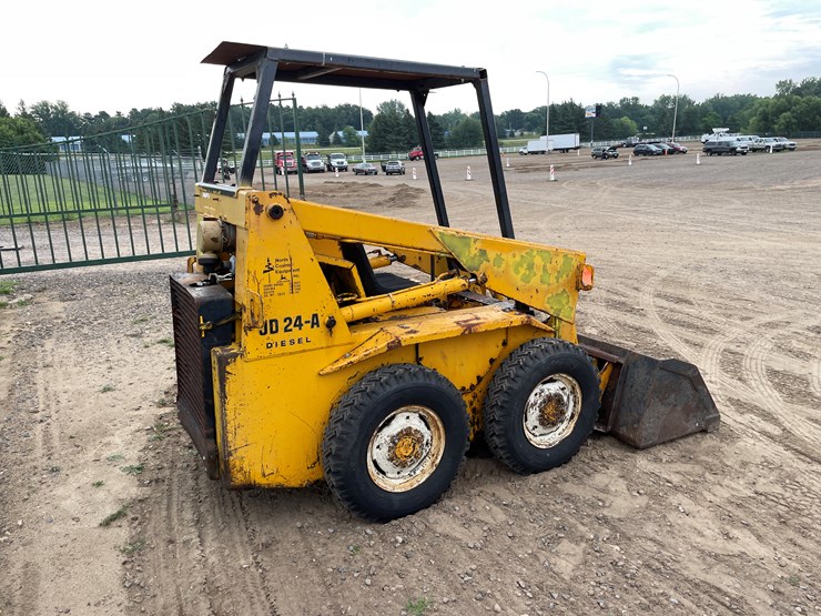 2007-deere-24a-image-5