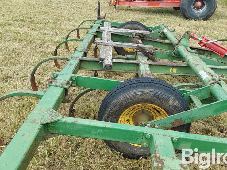 john-deere-100-image-14