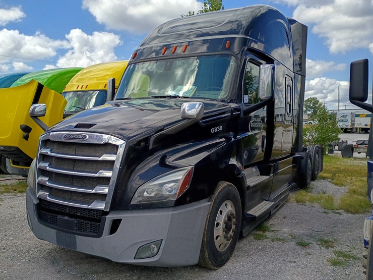 2018-freightliner-cascadia-126-image-1