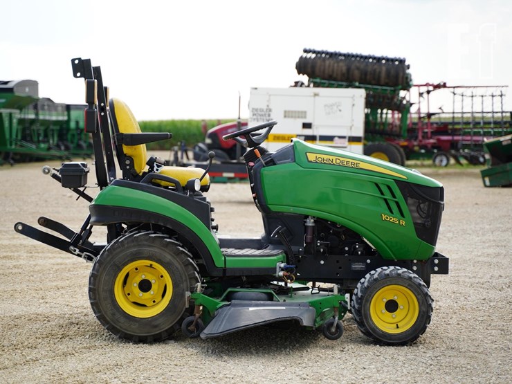 2019-john-deere-1025r-image-4