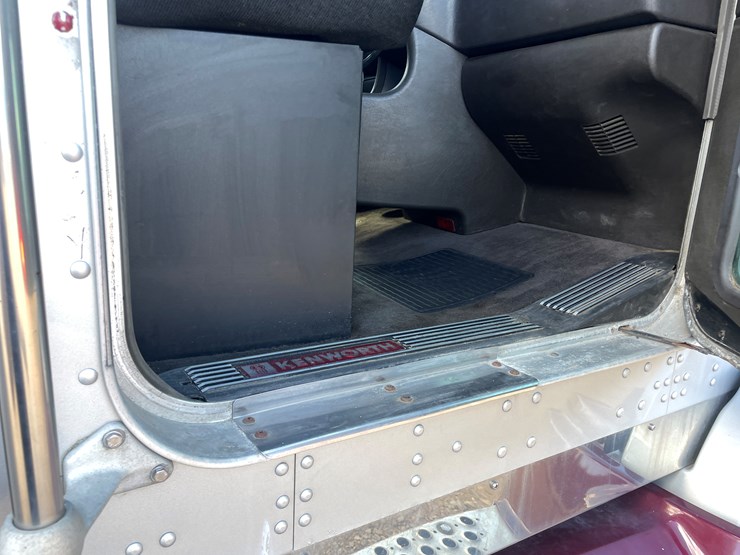 2012-kenworth-t660-image-42