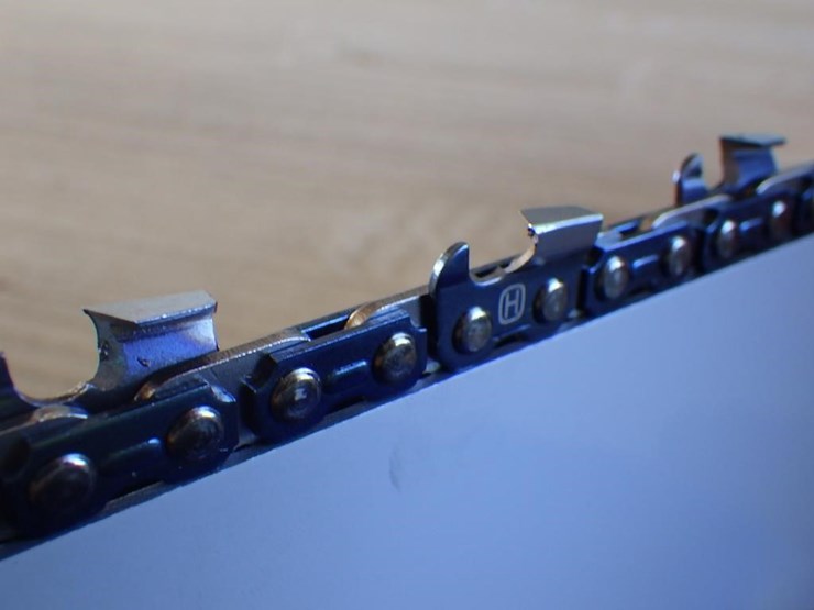 24"-hnsavrqua-chainsaw-372-image-11