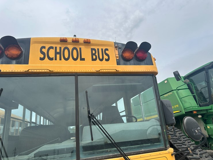 #18-•-#23871-•-2002-international-genesis-school-bus-vin:-1hvbgaan62a917777-image-29