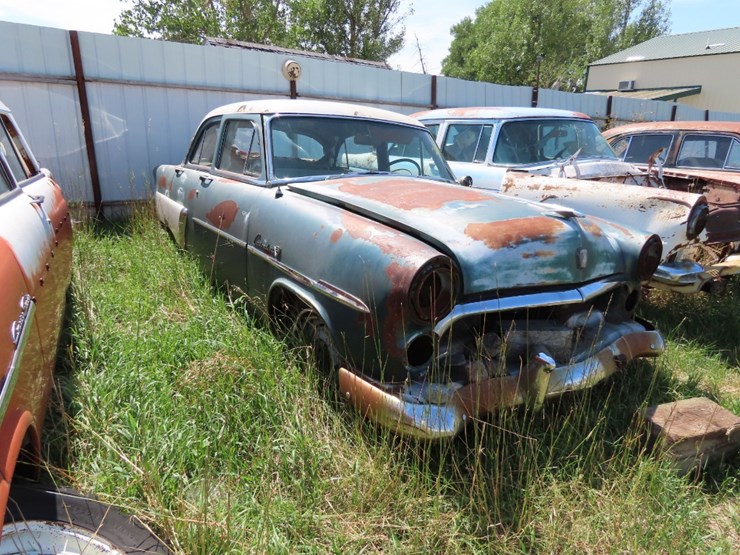 1951-ford-custom-line-4dr-sedan-image-3