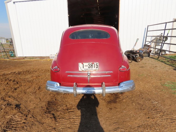 1946-ford-super-deluxe-tudor-sedan-image-6