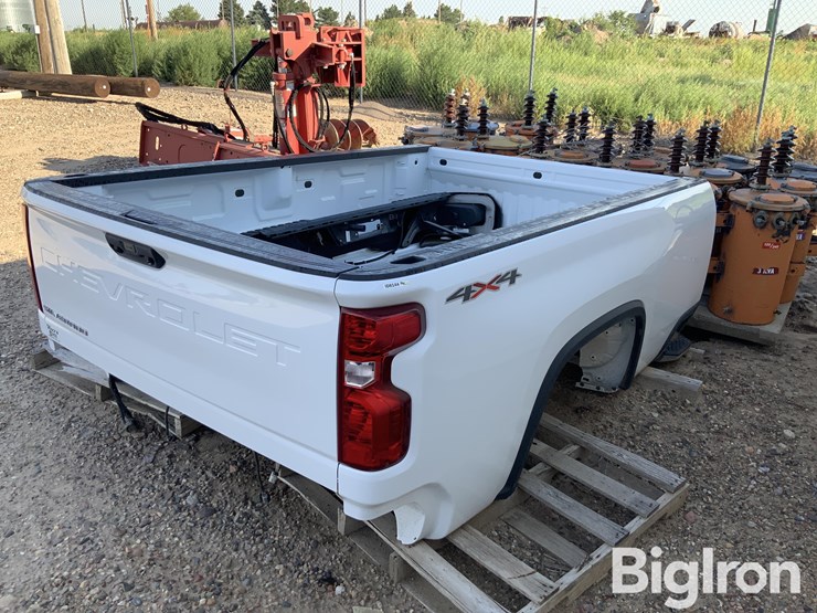 2020-chevrolet-8'-pickup-box-image-1