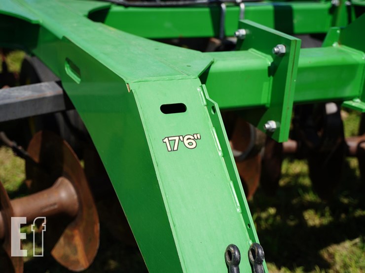 2014-john-deere-2720-image-22