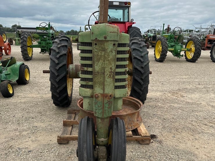 john-deere-b-image-2