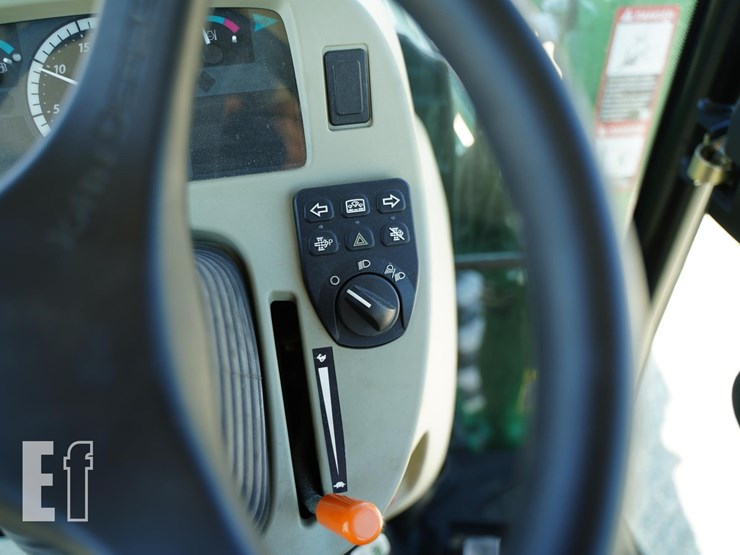 2014-john-deere-3033r-image-33