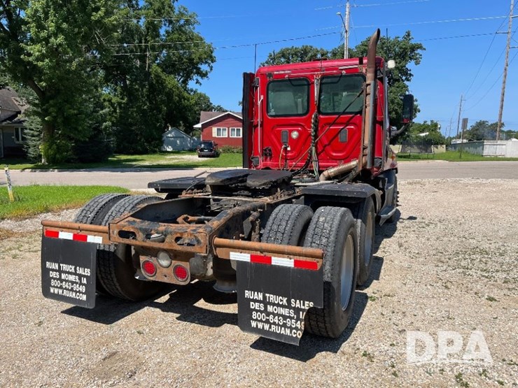 2013-freightliner-cascadia-day-cab-truck-(jn2570,-unit-4038)-image-12