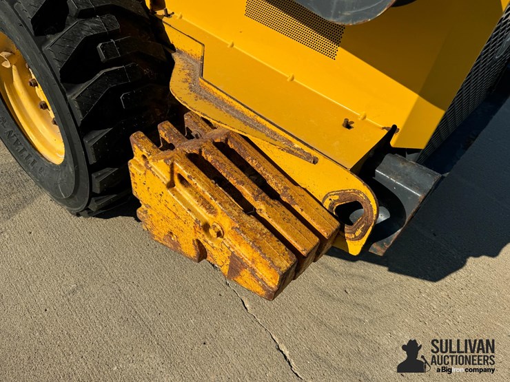 2018-deere-324g-image-13