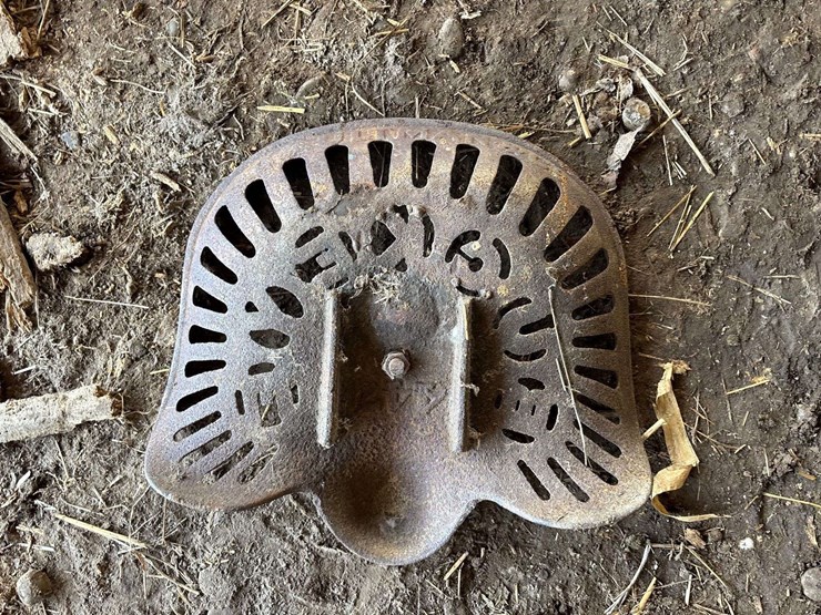 (2)-cast-iron-seats-image-5