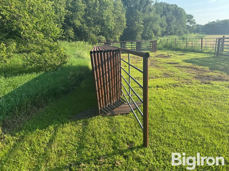 freestanding-panels-w/gate-image-4