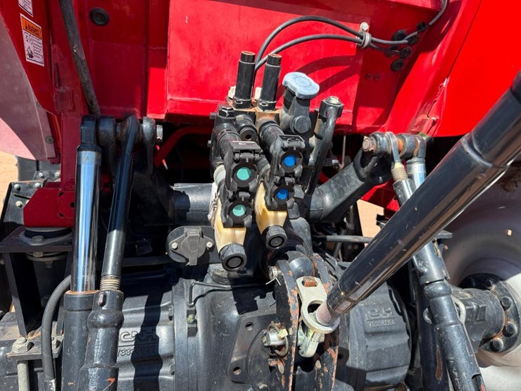 2016-case-ih-farmall-130a-image-25