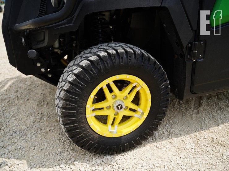 2023-john-deere-gator-xuv-835r-image-10