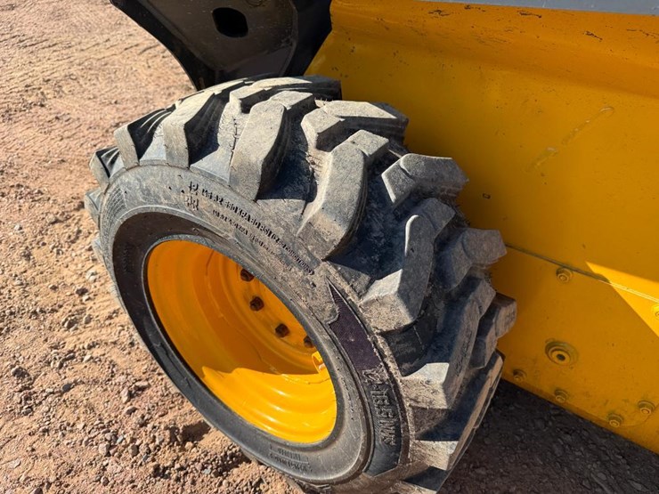 2022-deere-320g-image-8