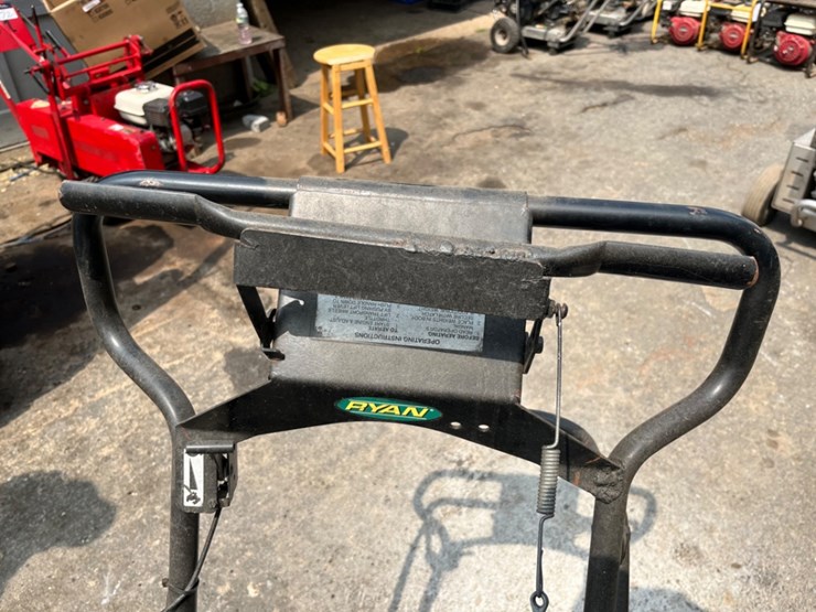 ryan-18"-walk-behind-aerator-image-5
