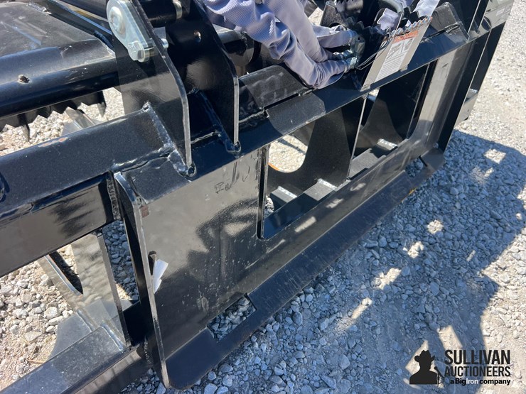 legend-72”-compact-skid-steer-grapple-image-11