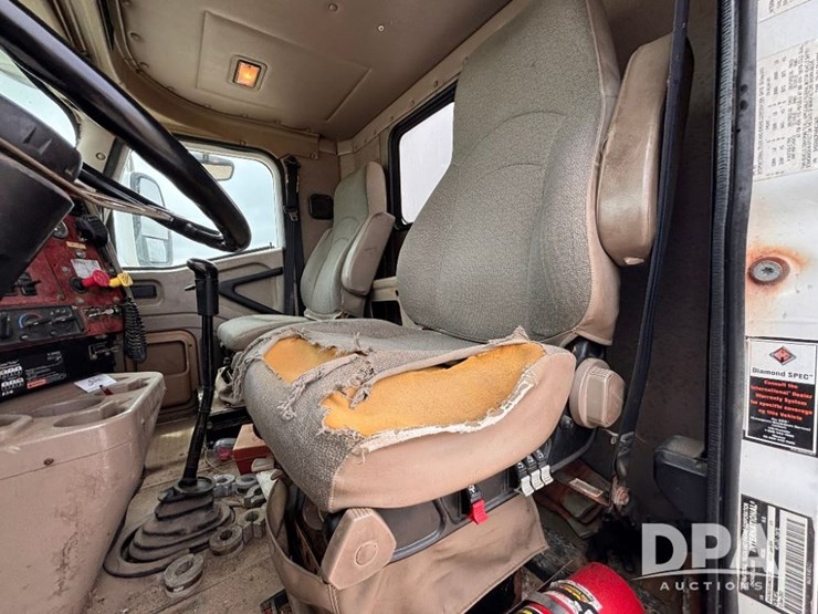 2004-ihc-9400i-dry-tender-truck-(gp11023,-unit-193)-image-86