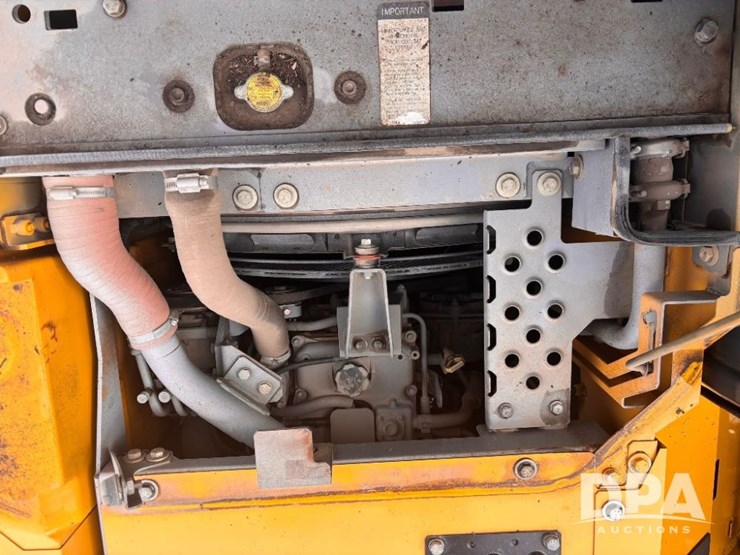 2012-deere-135d-image-52