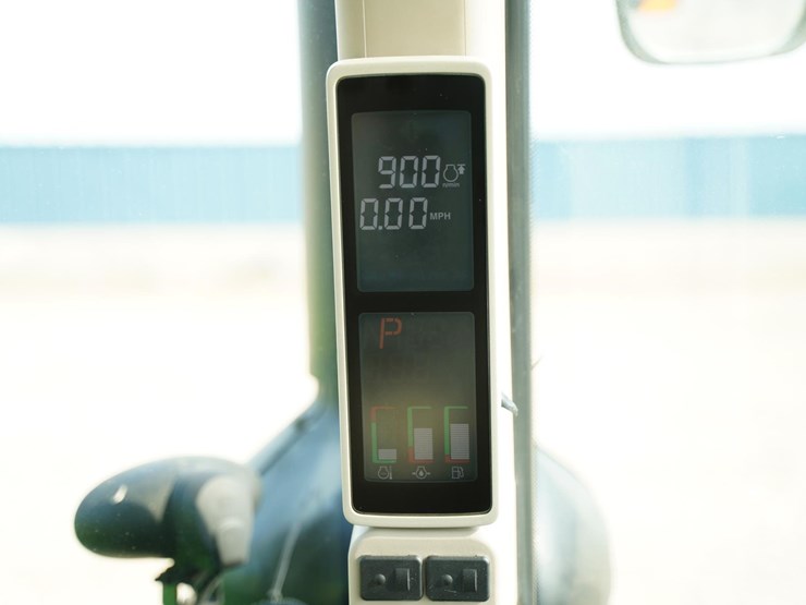 2013-john-deere-8335rt-image-39