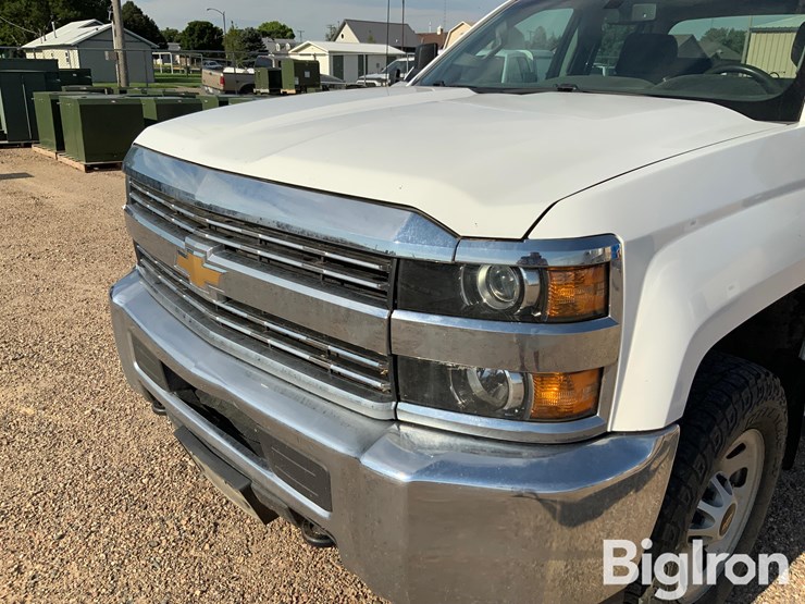 2017-chevrolet-3500hd-image-14
