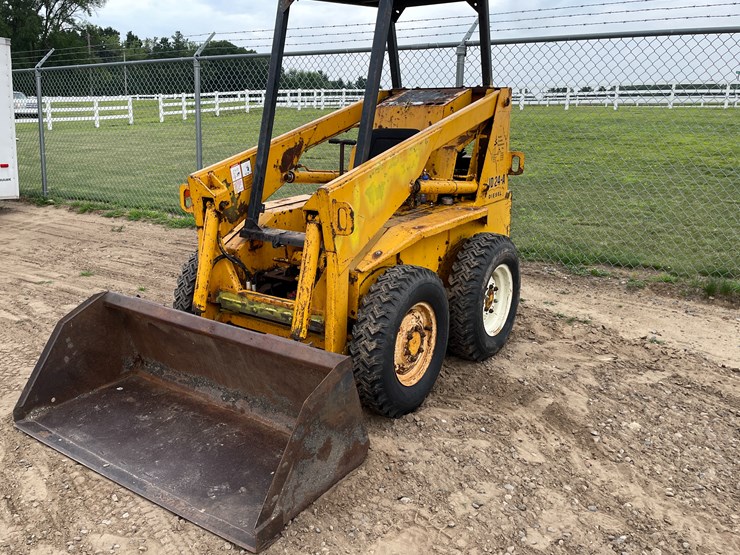 2007-deere-24a-image-1