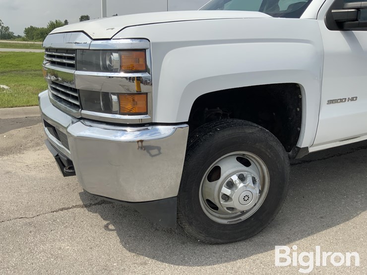 2015-chevrolet-silverado-3500hd-image-16