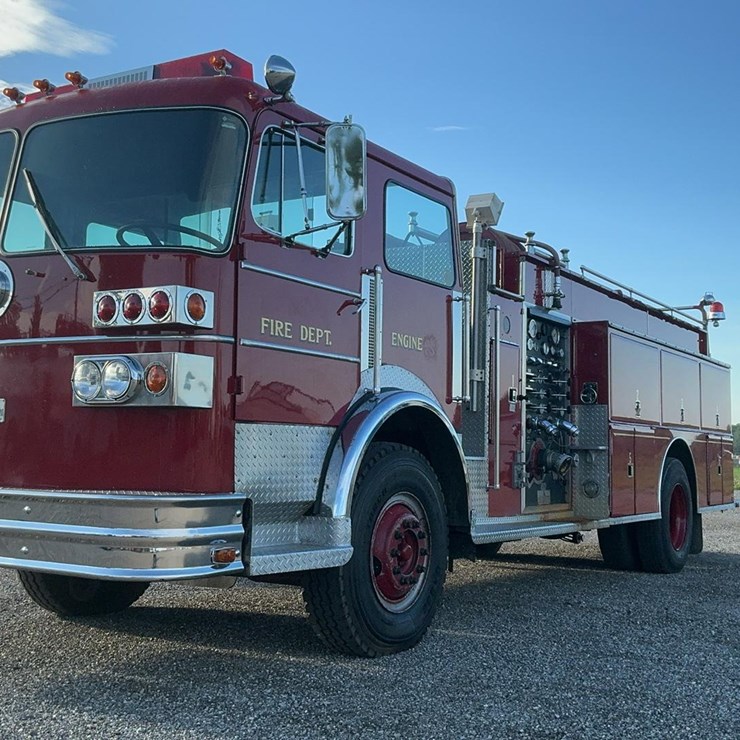 #2002 • 1982 Sutphen Deluge Fire Engine Truck – Detroit Diesel 6V92TA